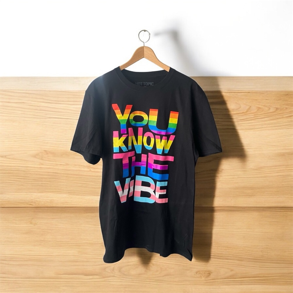 NEW Hot Topic Unisex YOU KNOW THE VIBE Graphic Tee Size Large PRIDE Rainbow